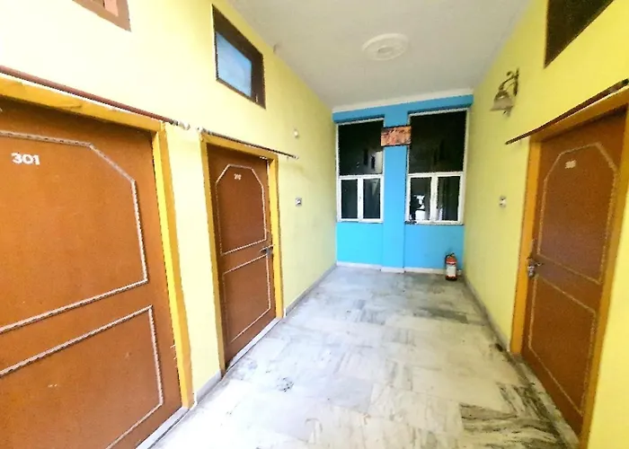 Oyo 80802 Rudra Guest House