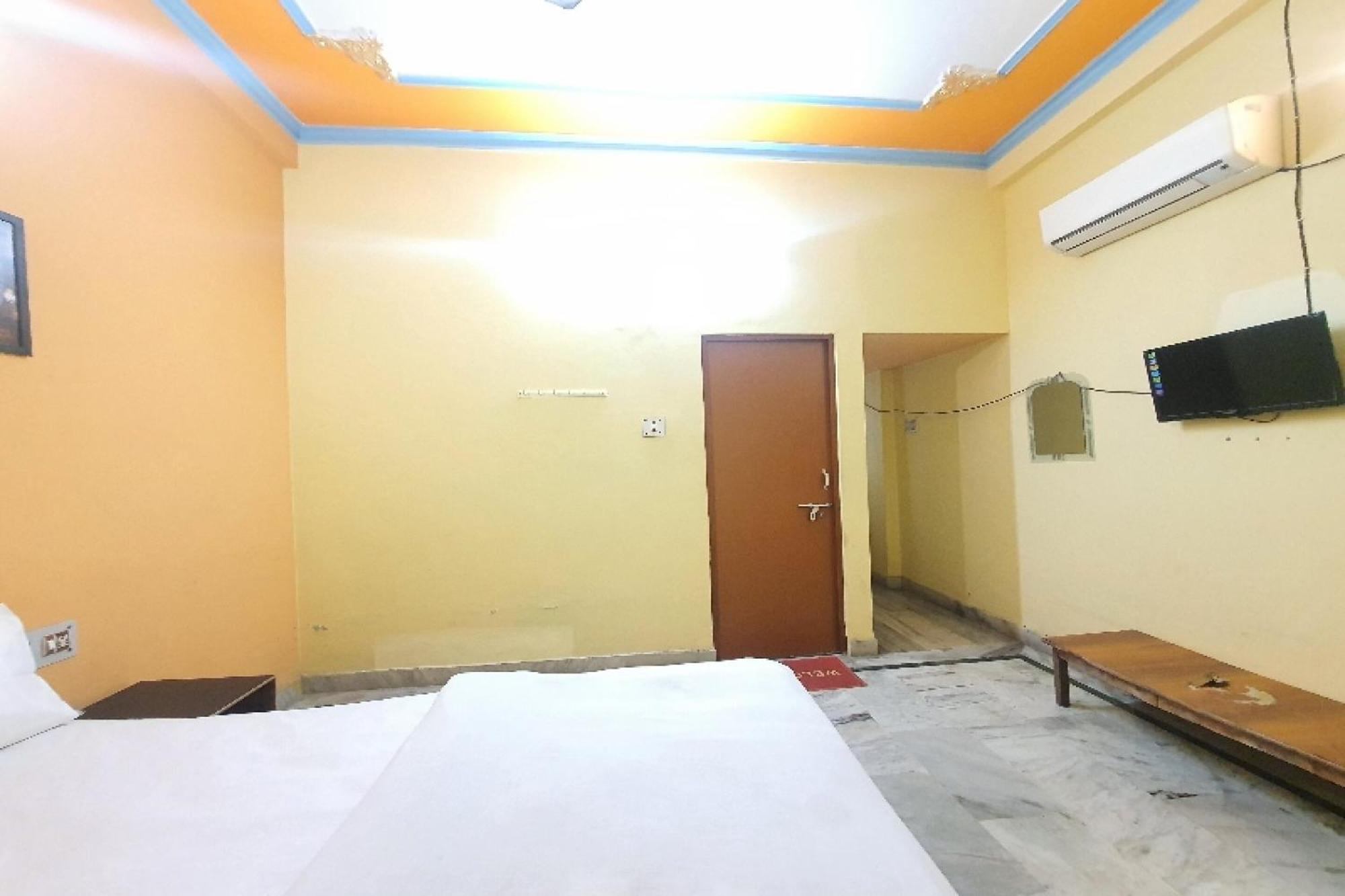 Hotel Oyo 80802 Rudra Varanasi