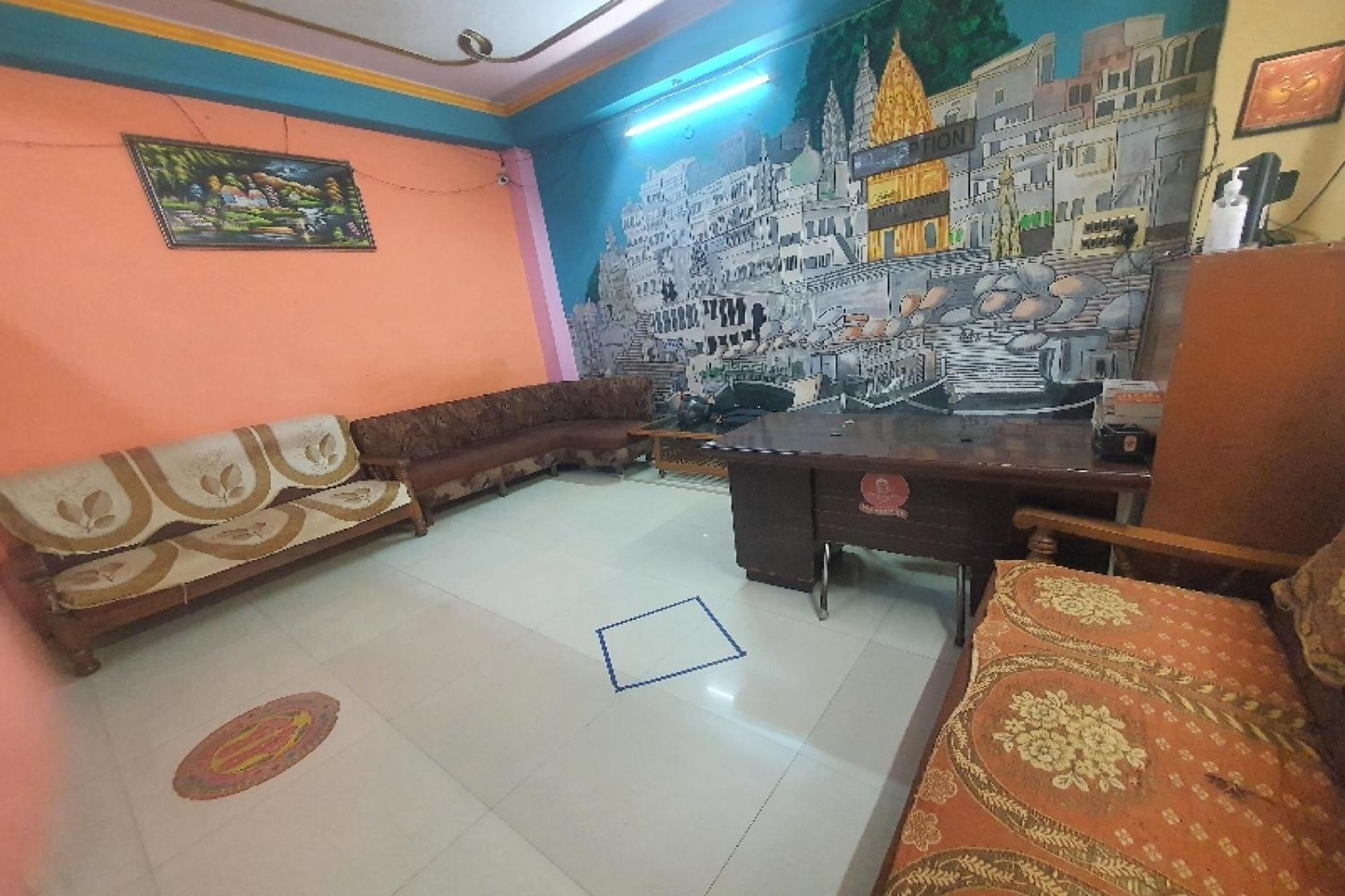 Oyo 80802 Rudra Hotel