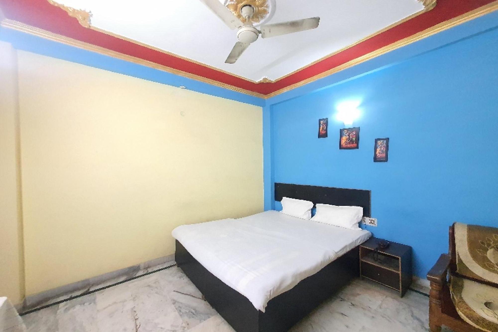 Oyo 80802 Rudra 3* Varanasi