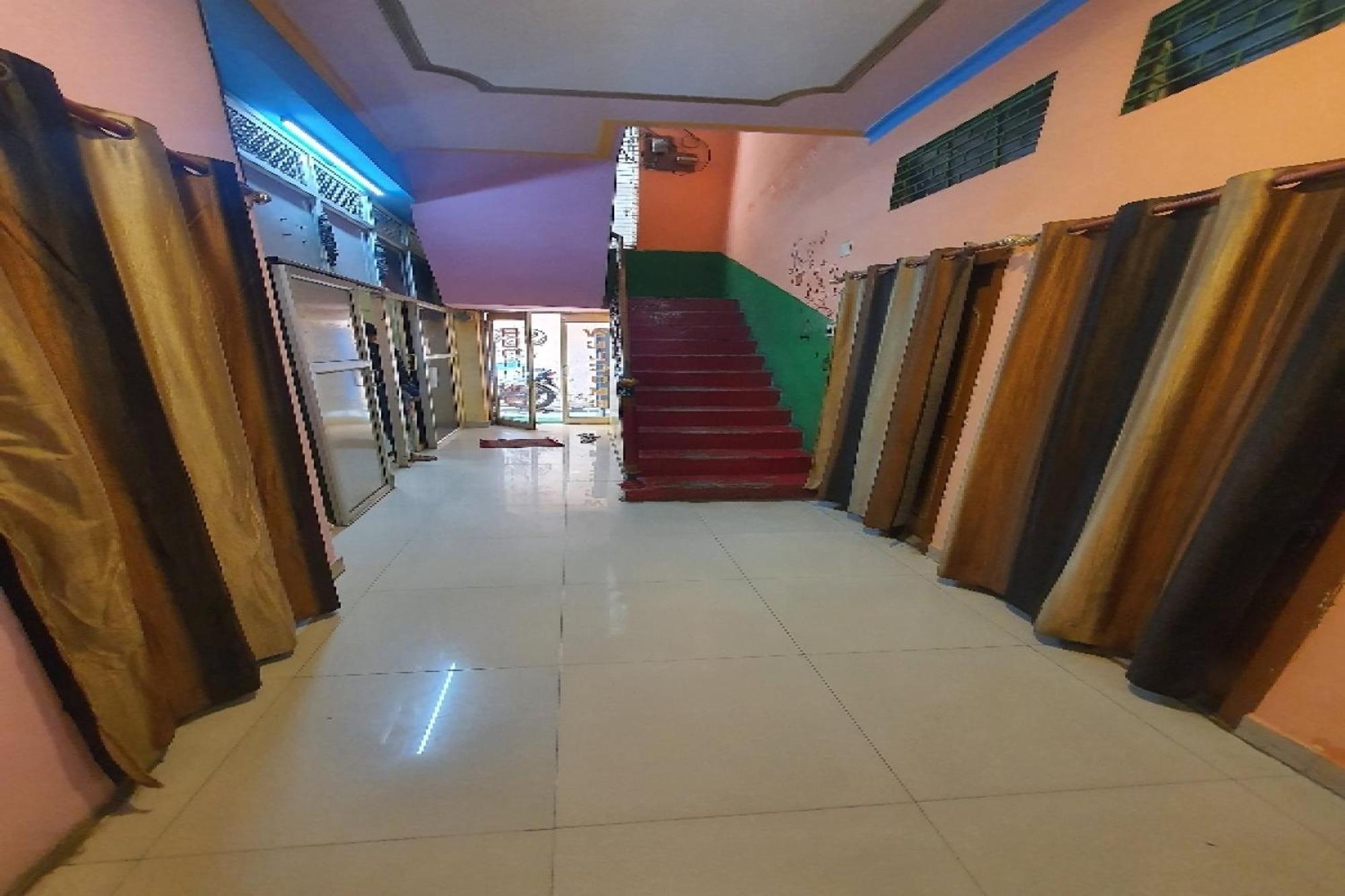 Hotel Oyo 80802 Rudra Varanasi